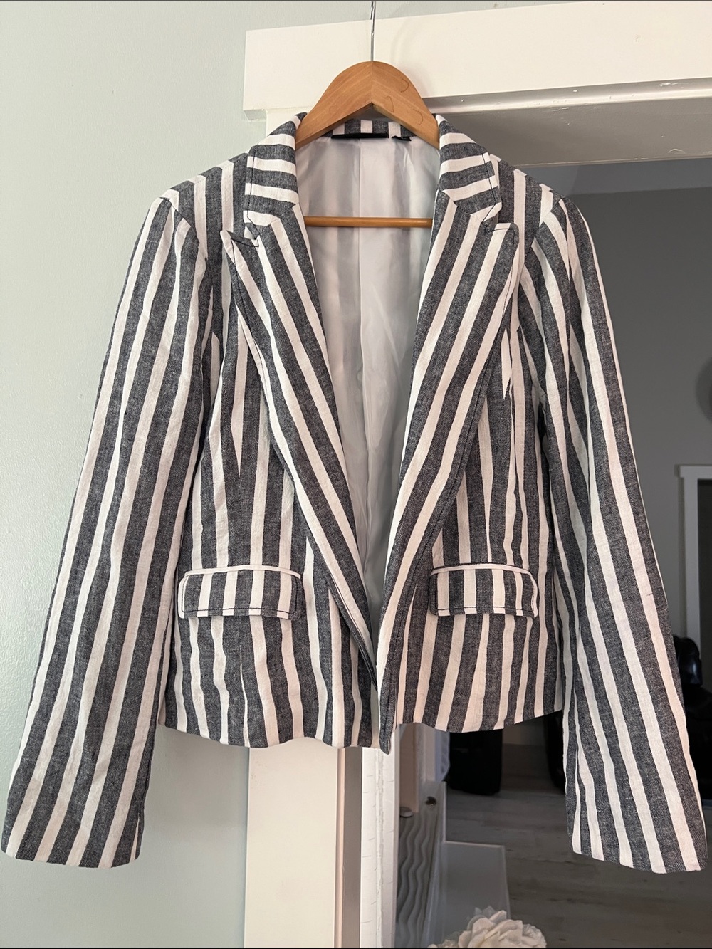 New York & Company Black and White Striped Women's Blazer Women’s size M